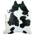 Peau de vache noir et blanc d’environ 220 × 190 cm, vue de dessus : exactement la peau que vous recevez