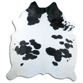 Peau de vache noir et blanc d’environ 230 × 210 cm, vue de dessus : exactement la peau que vous recevez