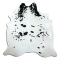 Peau de vache noir et blanc d’environ 200 × 200 cm, vue de dessus : exactement la peau que vous recevez