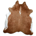 Peau de vache marron et blanc d’environ 220 × 190 cm, vue de dessus : exactement la peau que vous recevez