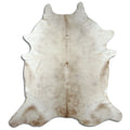 Peau de vache champagne d’environ 230 × 210 cm, vue de dessus : exactement la peau que vous recevez