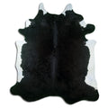 Peau de vache noire d’environ 220 × 190 cm, vue de dessus : exactement la peau que vous recevez