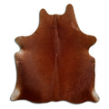 Peau de vache marron d’environ 180 × 160 cm, vue de dessus : exactement la peau que vous recevez
