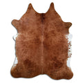 Peau de vache marron d’environ 220 × 180 cm, vue de dessus : exactement la peau que vous recevez