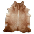 Peau de vache marron d’environ 220 × 190 cm, vue de dessus : exactement la peau que vous recevez