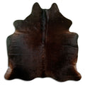 Peau de vache marron d’environ 180 × 170 cm, vue de dessus : exactement la peau que vous recevez