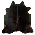 Peau de vache marron d’environ 180 × 180 cm, vue de dessus : exactement la peau que vous recevez