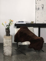 Peau de mouton brun foncé