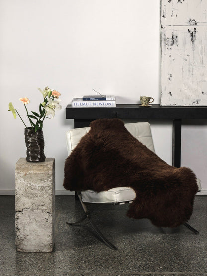 Peau de mouton brun foncé