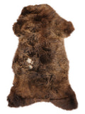 Peau de mouton marron d’environ 120 × 60 cm, vue de dessus : exactement la peau que vous recevez