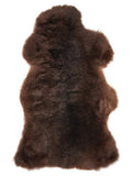 Peau de mouton marron d’environ 120 × 65 cm, vue de dessus : exactement la peau que vous recevez