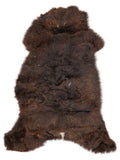 Peau de mouton marron d’environ 105 × 55 cm, vue de dessus : exactement la peau que vous recevez