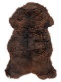 Peau de mouton marron d’environ 120 × 65 cm, vue de dessus : exactement la peau que vous recevez