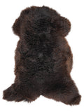 Peau de mouton marron d’environ 130 × 65 cm, vue de dessus : exactement la peau que vous recevez