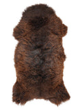 Peau de mouton marron d’environ 130 × 60 cm, vue de dessus : exactement la peau que vous recevez