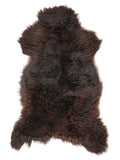 Peau de mouton marron d’environ 125 × 65 cm, vue de dessus : exactement la peau que vous recevez