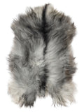 Peau de mouton islandaise grise d’environ 130 × 75 cm, vue de dessus : exactement la peau que vous recevez