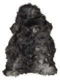 Peau de mouton islandaise grise d’environ 120 × 75 cm, vue de dessus : exactement la peau que vous recevez