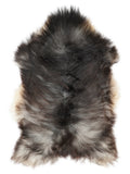 Peau de mouton islandaise grise d’environ 120 × 75 cm, vue de dessus : exactement la peau que vous recevez