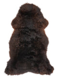 Peau de mouton marron d’environ 120 × 60 cm, vue de dessus : exactement la peau que vous recevez