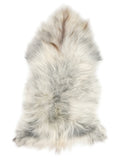 Peau de mouton islandaise grise d’environ 130 × 70 cm, vue de dessus : exactement la peau que vous recevez