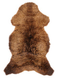 Peau de mouton marron d’environ 110 × 60 cm, vue de dessus : exactement la peau que vous recevez