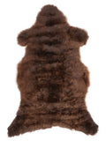 Peau de mouton marron d’environ 105 × 55 cm, vue de dessus : exactement la peau que vous recevez