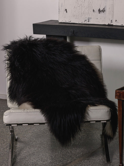 Peau de mouton islandaise noire