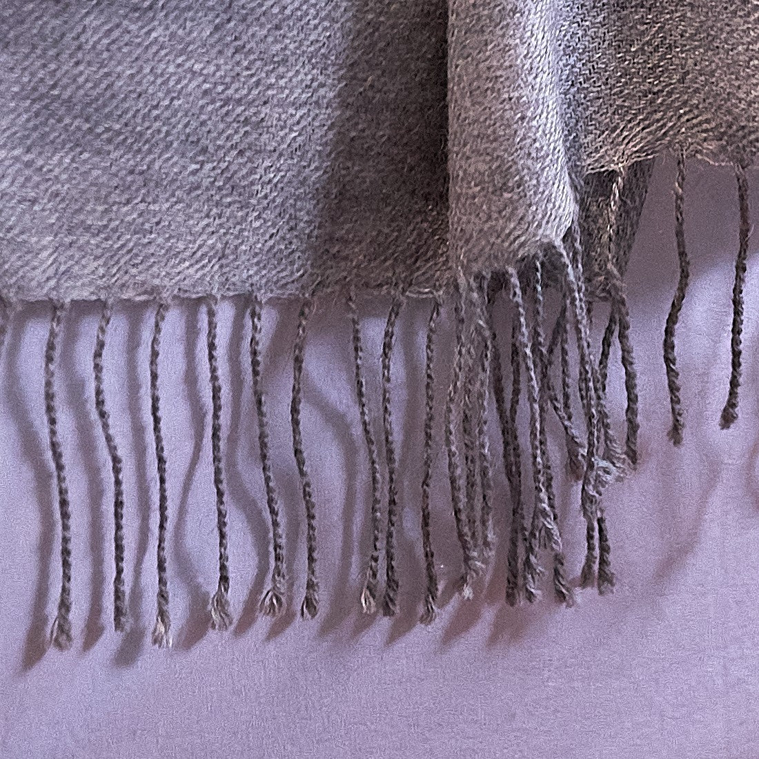 Plaid « Classic Bouclé » en baby alpaga – détail