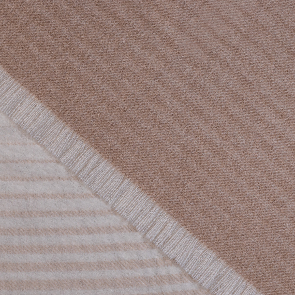 Plaid « Dune » en alpaga royal – détail